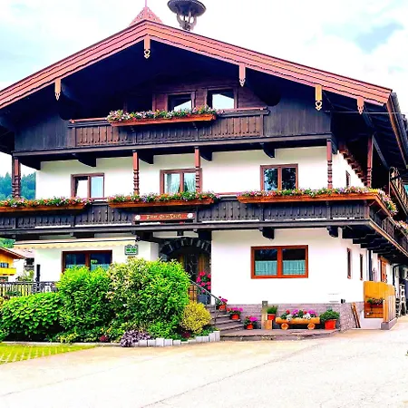 Neubauhof Farmház *